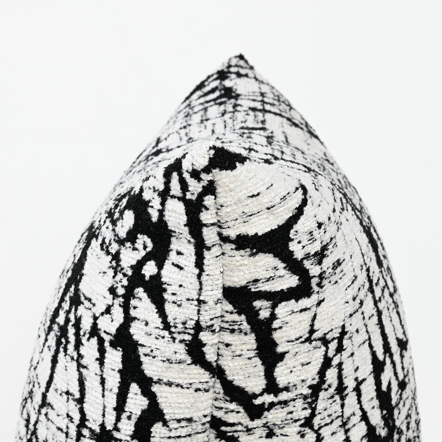 BLACK BOTANICAL